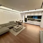 Queen\'S Luxury Apartaments Delijorgji