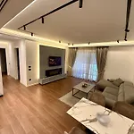 Queen\'S Luxury Apartaments Delijorgji