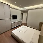 Queen\'S Luxury Apartaments Delijorgji