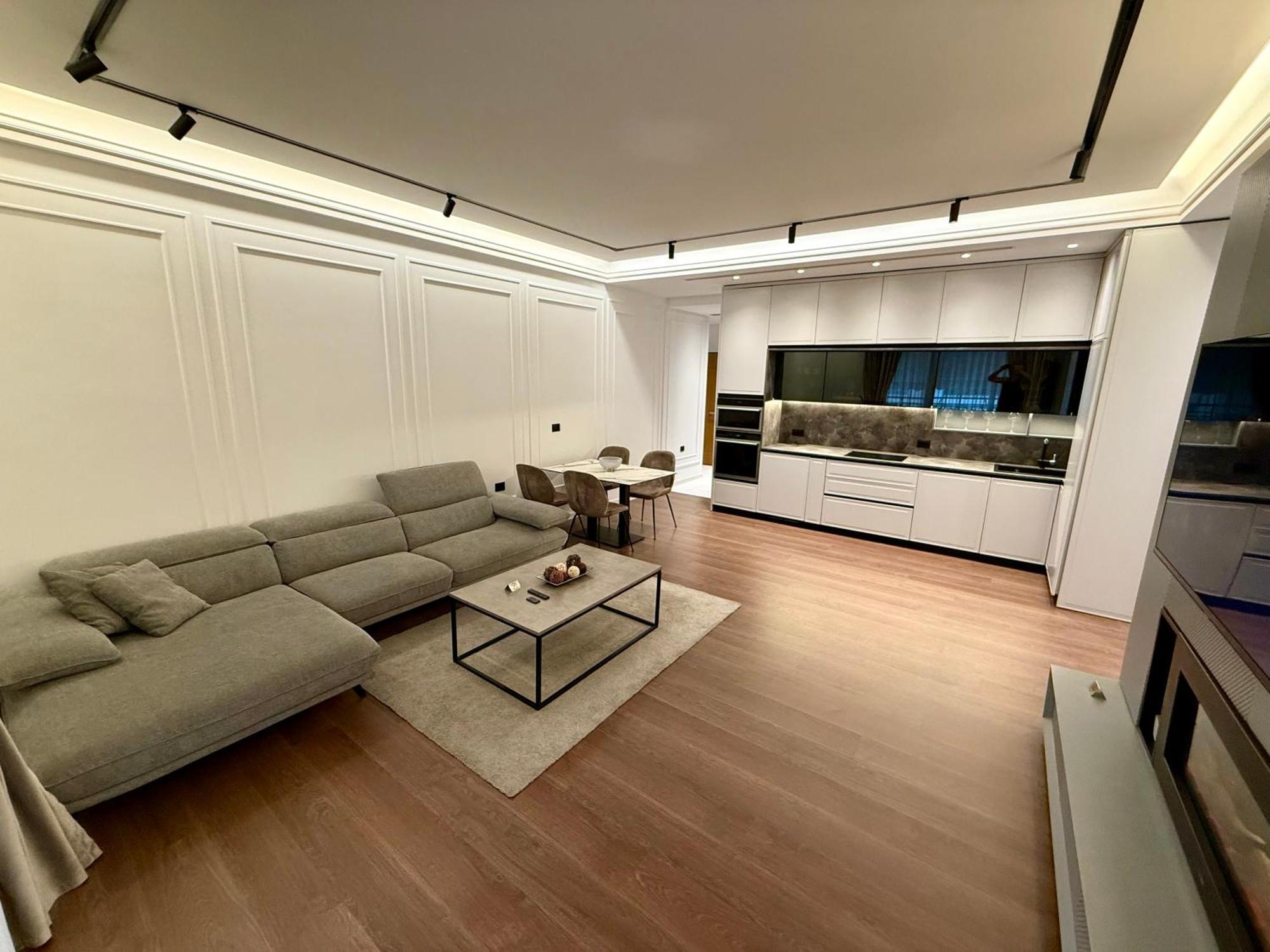 Queen's Luxury Delijorgji * Tirana