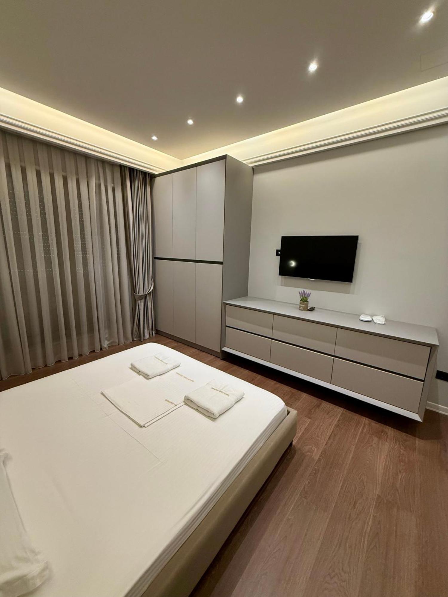 Queen's Luxury Delijorgji Apartment
